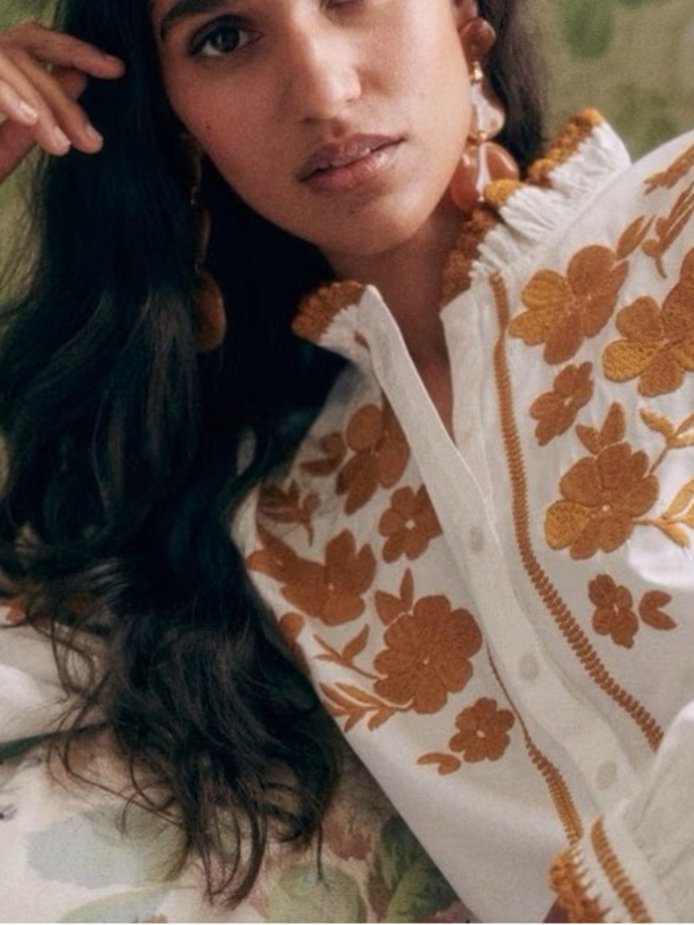 Sezane White and Gold embroidered blouse size 34 (2)